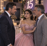 CRIÓ A SOFÍA COMO SI FUERA SU HIJA… PERO EL DÍA DE SUS 15 AÑOS APARECIÓ SU PADRE PARA BAILAR EL VALS