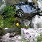 Impactante accidente: automóvil aparece destrozado entre las rocas de un río y las imágenes generan preocupación