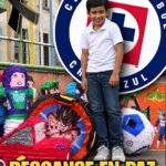Una sonrisa que hoy conmueve: la fotografía de un niño aficionado al fútbol deja un profundo mensaje sobre la vida y los recuerdos